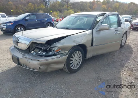 2004 Lincoln Town Car Signature from USA, damaged, VIN 1LNHM81WX4Y676953